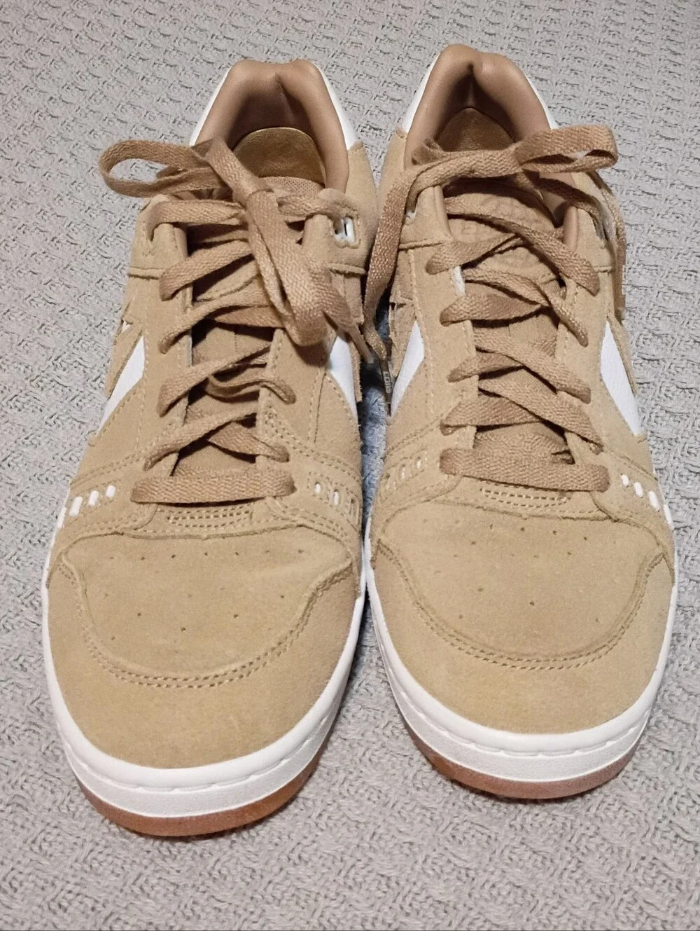 Converse never worn